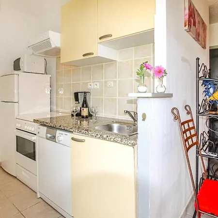 Amazing In With Kitchenette Holiday home Grospierres