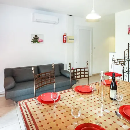 Amazing In With Kitchenette Holiday home Grospierres