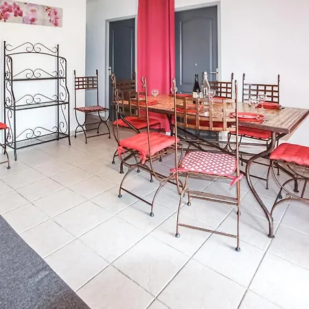 Amazing In With Kitchenette Holiday home Grospierres